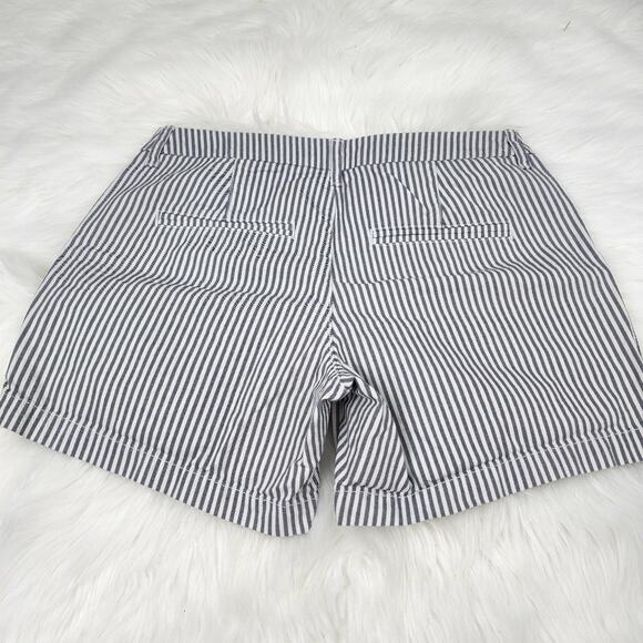 Old Navy Size 2 Everyday Mid-Rise Navy & White Striped Shorts - Picture 3 of 9